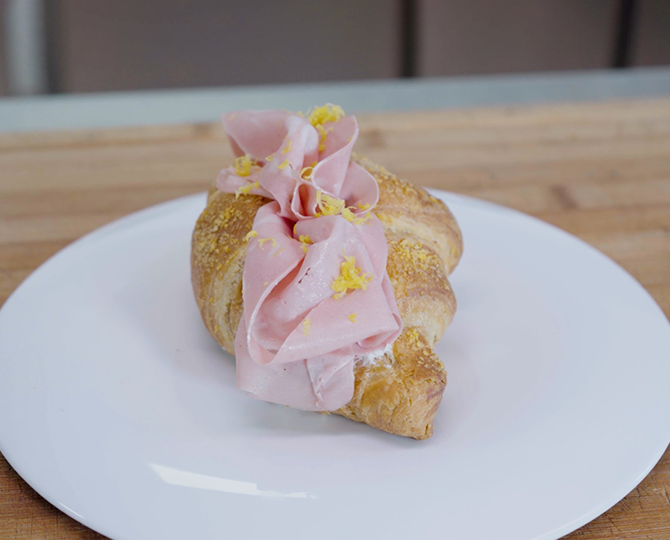 PEDRO CON PRENSCINSOA, MORTADELLA E ZESTE DI LIMONE